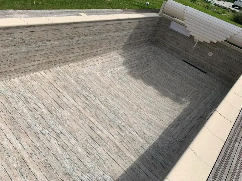 Terrasse imitation bois : Bassin avec membrane effet parquet